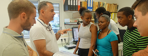 Des futurs techniciens de laboratoire en visite à l’Institut Pasteur de la Guyane